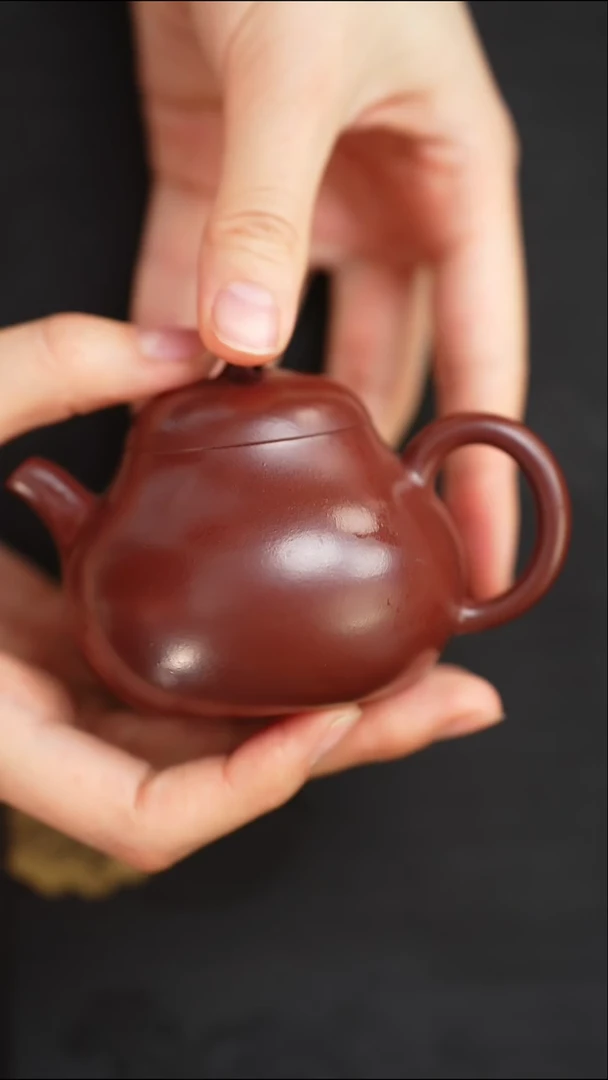 茶壶紫砂陈春芳紫袍玉沙光素茄瓜150cc