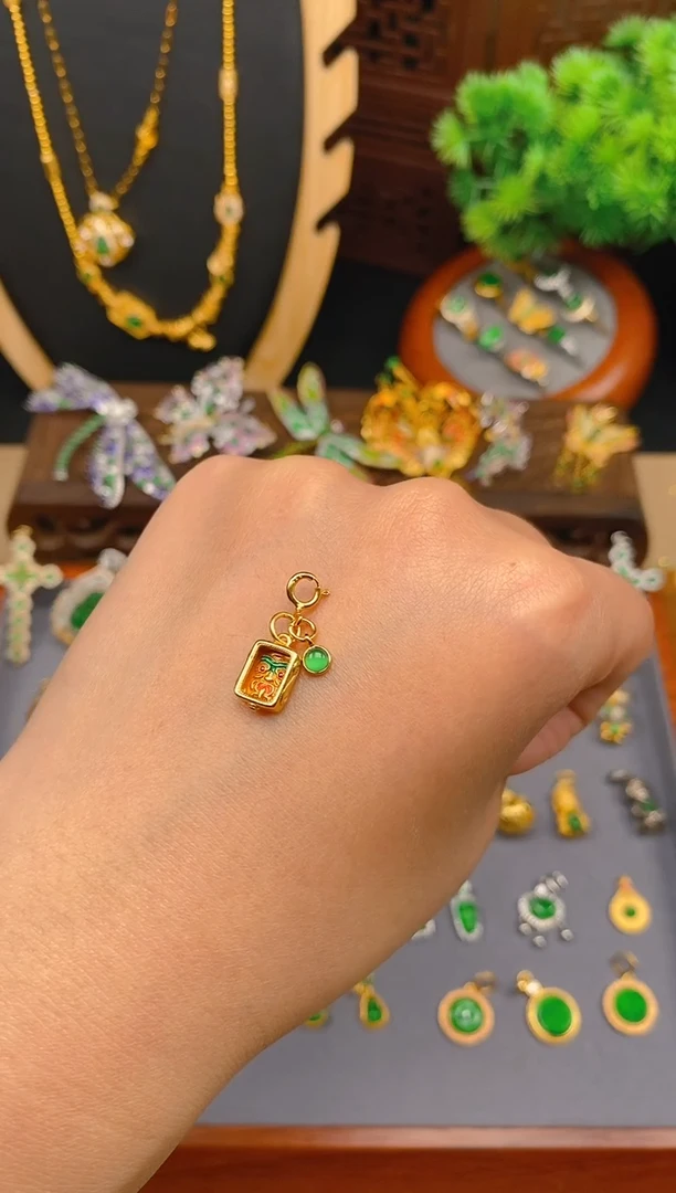 【闪购商品】翡翠吊坠(不含链)银S925镶嵌扎吉拉母