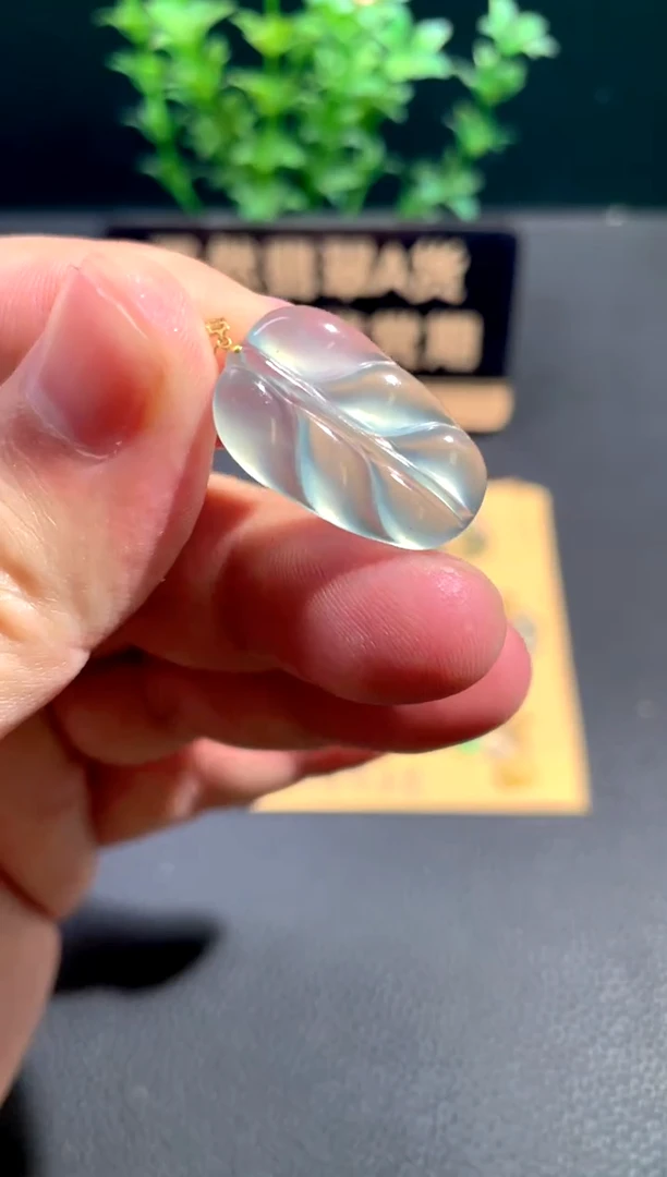 颈饰18K金镶嵌翡翠翡翠
