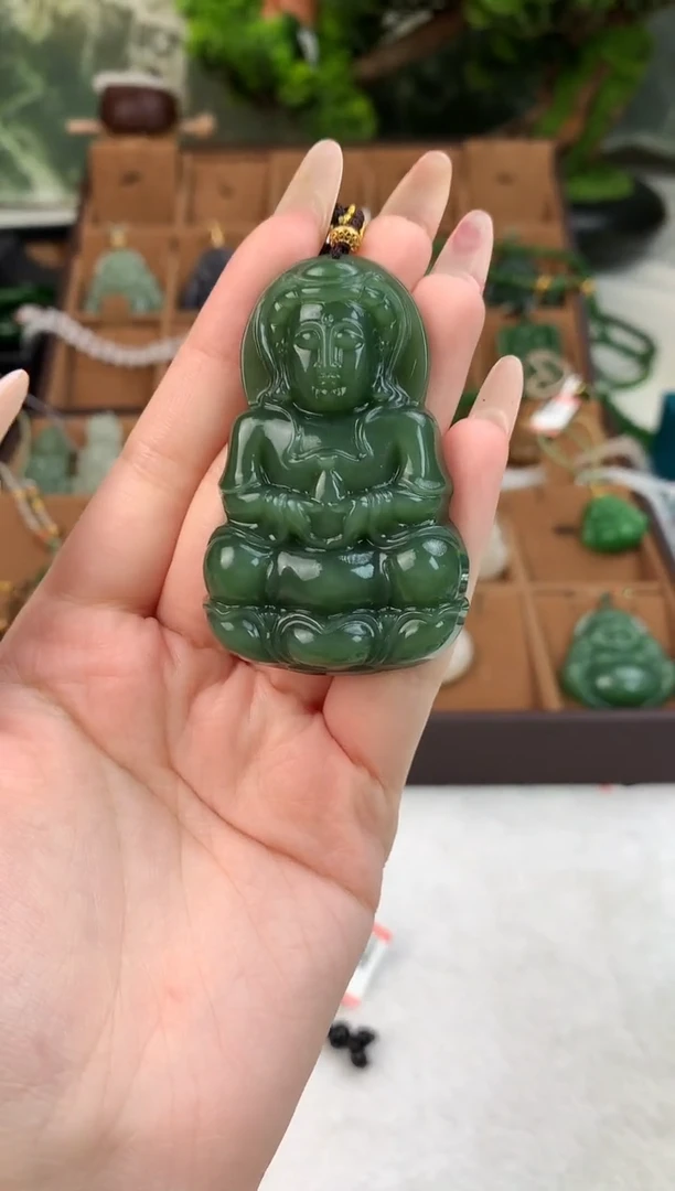 颈饰未镶嵌和田玉吊坠