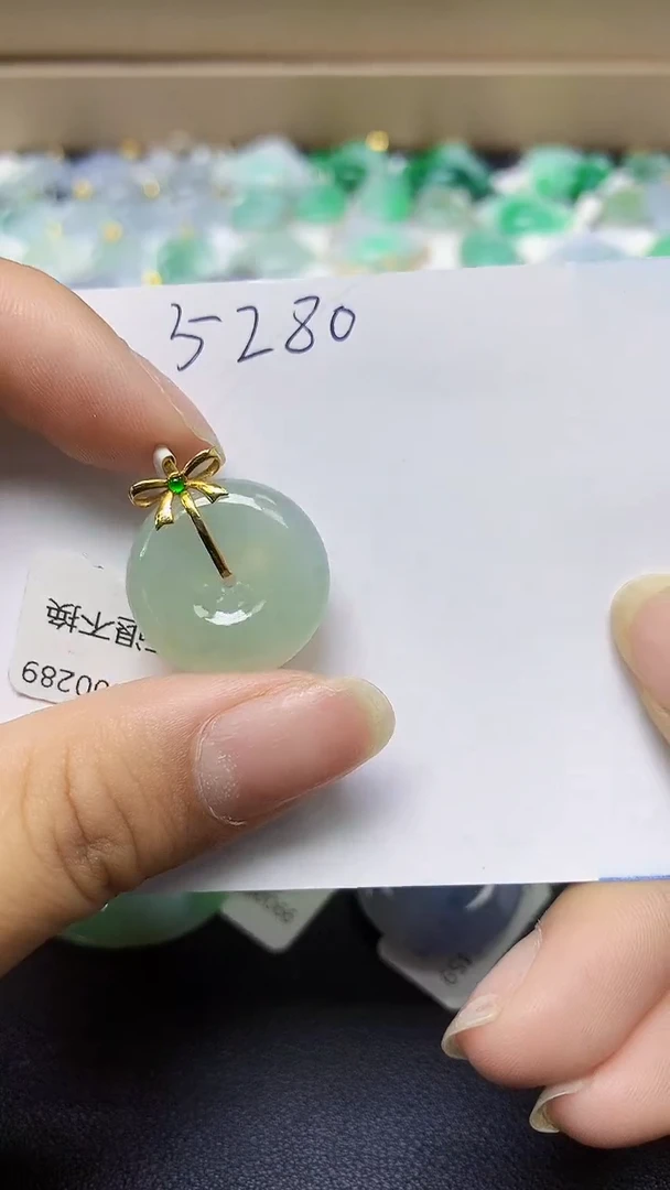 翡翠18K金镶嵌颈饰天然缅甸翡翠A货