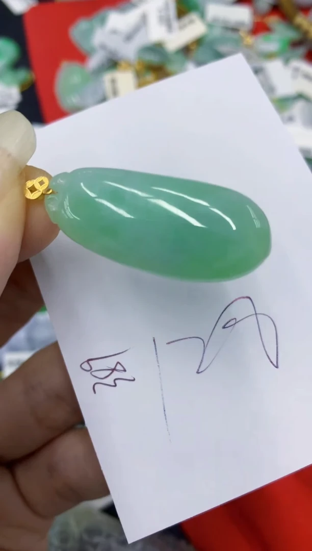 翡翠18K金镶嵌颈饰11111111111