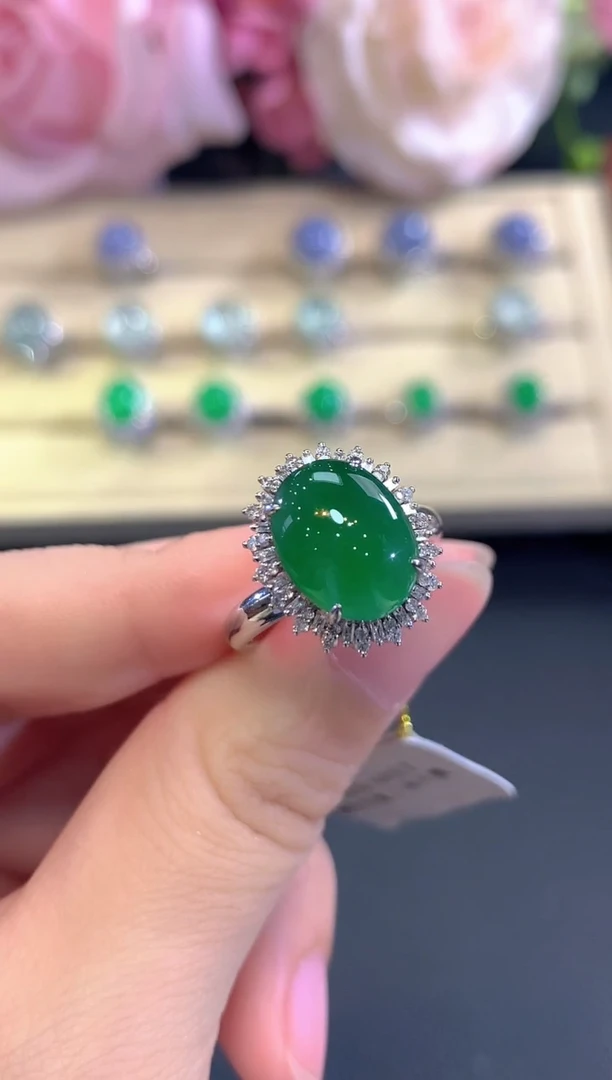 18K金镶嵌戒指翡翠b182