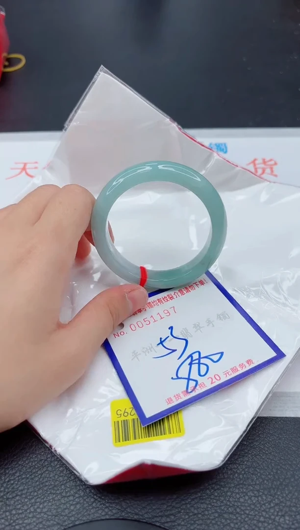 翡翠手镯未镶嵌1