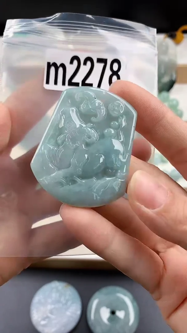 颈饰未镶嵌翡翠天然翡翠吊坠挂件