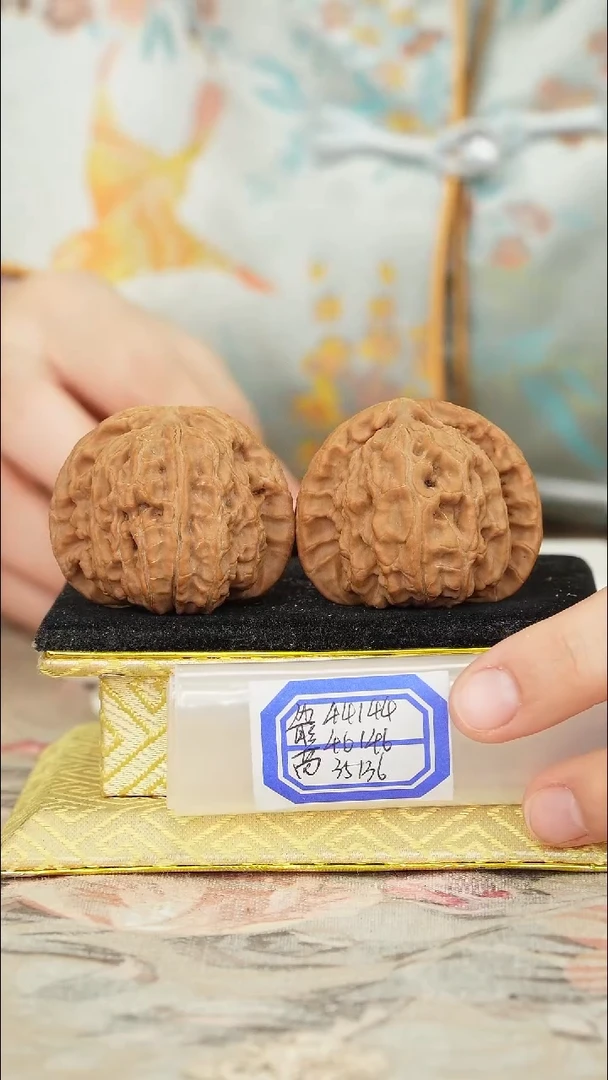 【闪购商品】文玩核桃把件白狮子