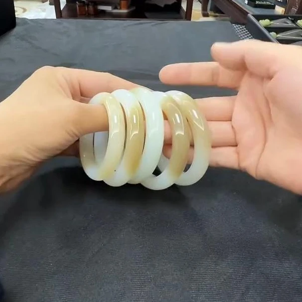 【老郑家】和田玉手镯一支 (多样性发1件)