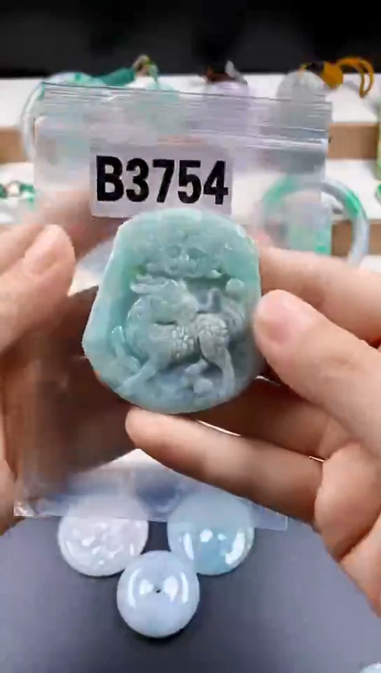 颈饰未镶嵌翡翠天然翡翠吊坠挂件