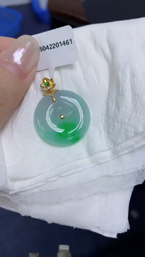 翡翠18K金镶嵌颈饰天然缅甸翡翠A货