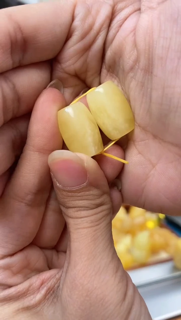 【闪购商品】蜜蜡裸石未镶嵌天然琥珀蜜蜡一对桶珠