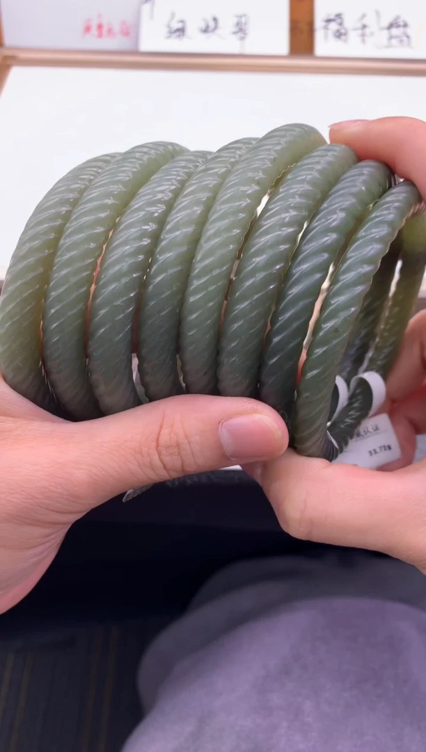 未镶嵌手镯和田玉和田玉晴水麻花镯 多样性发其一