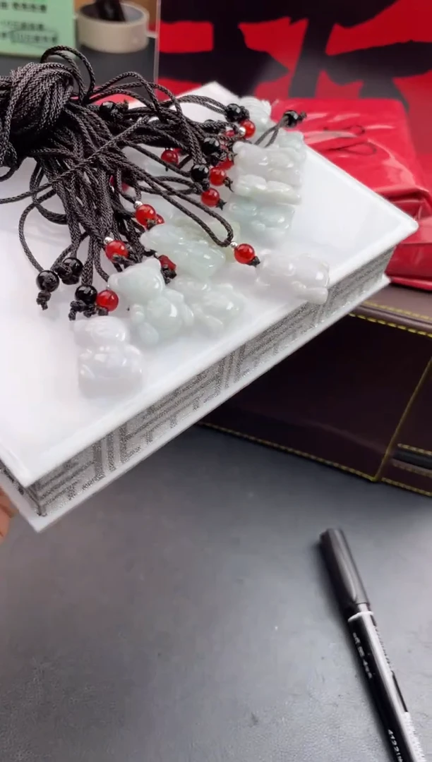 【闪购商品】翡翠挂件未镶嵌砍价王/572530/配皮绳/多样性发一