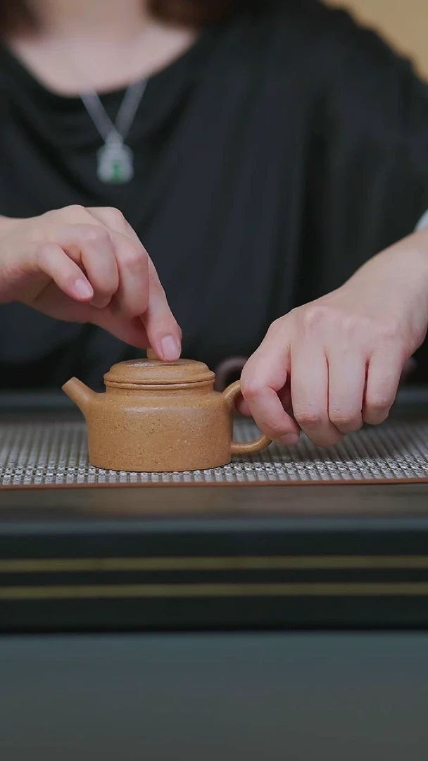 茶壶紫砂15-全手粗砂黄金段小德钟130cc