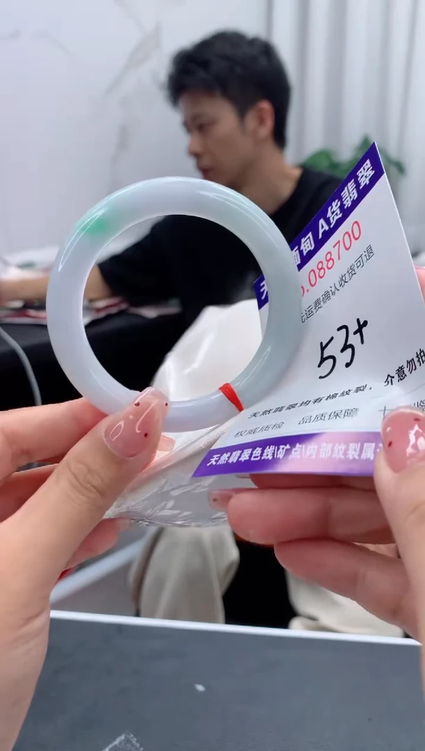 未镶嵌手镯翡翠有纹，完美者勿拍