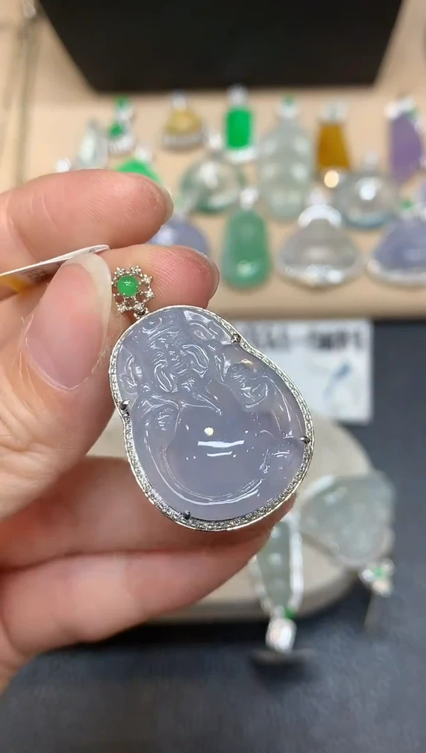 颈饰18K金镶嵌翡翠财神【无服务费