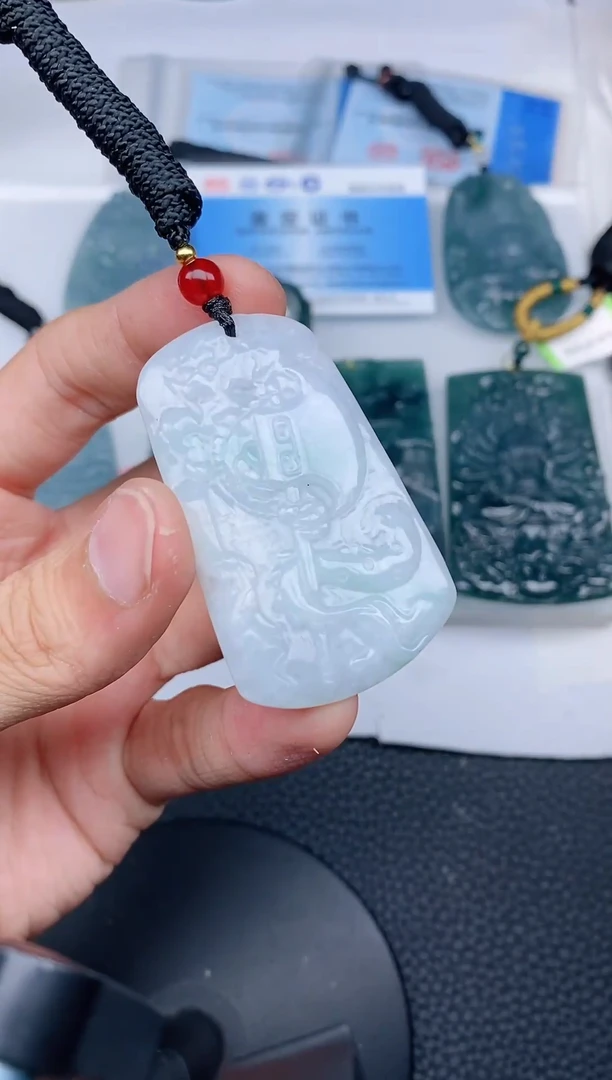 颈饰未镶嵌翡翠