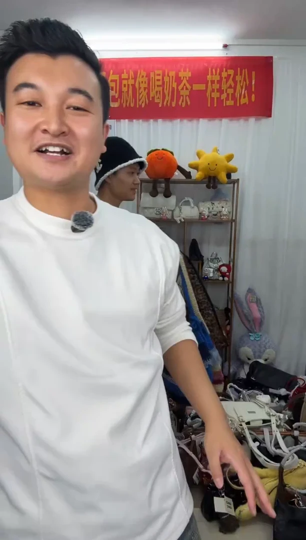 PU一****?A999小哥的包 默认微瑕