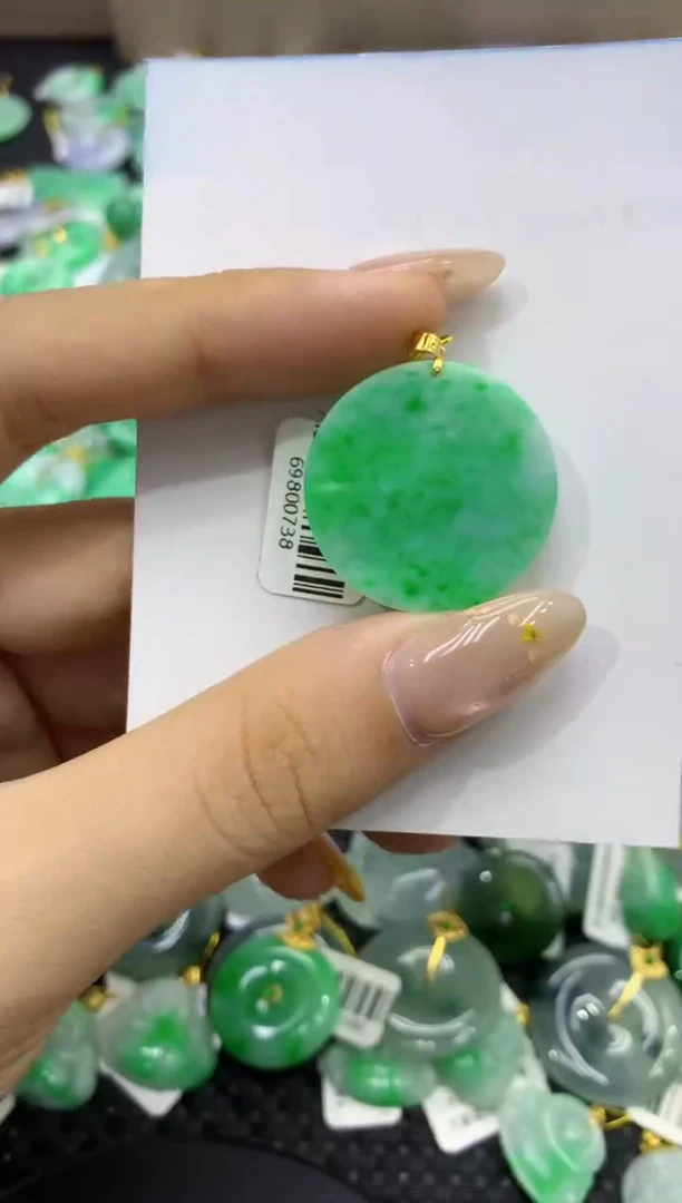 颈饰18K金镶嵌翡翠天然缅甸翡翠A货