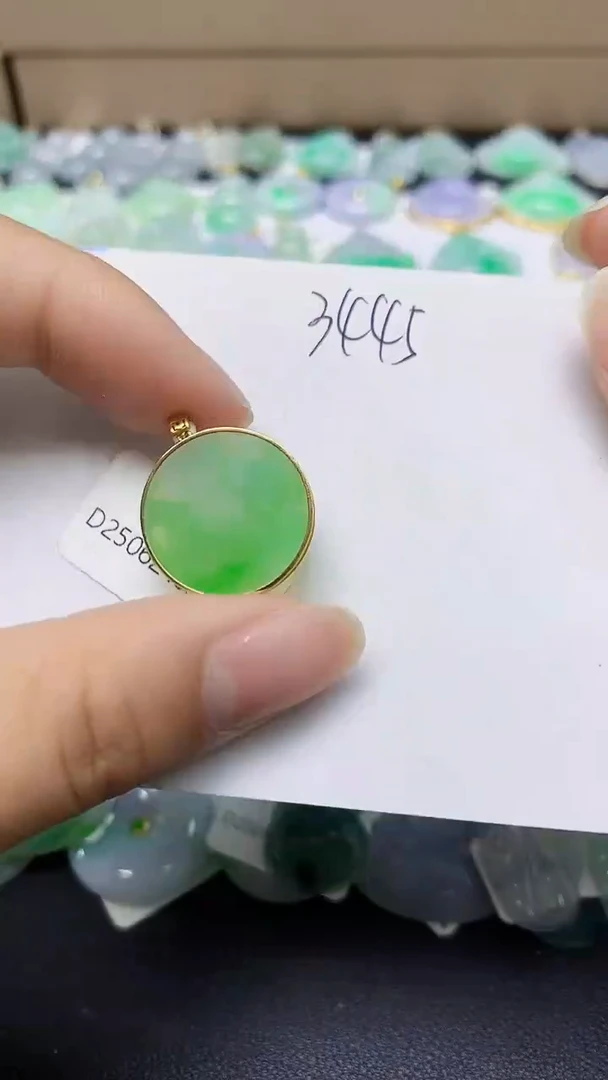 翡翠18K金镶嵌颈饰天然缅甸翡翠A货