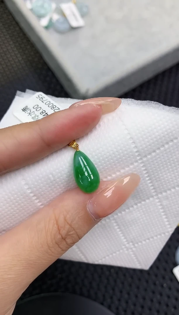 颈饰18K金镶嵌翡翠11111111111