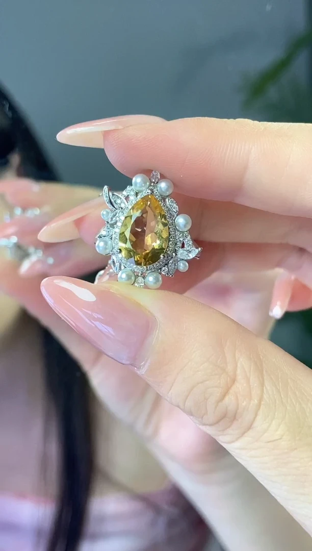 银S925镶嵌戒指黄晶。