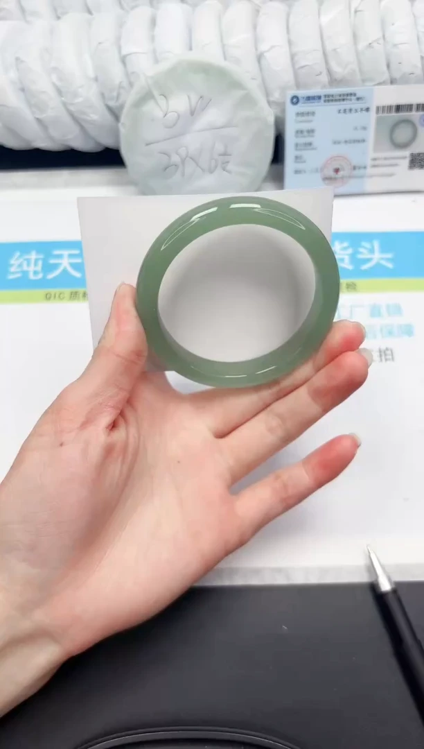 【闪购商品】石英质玉手镯未镶嵌184-56.8