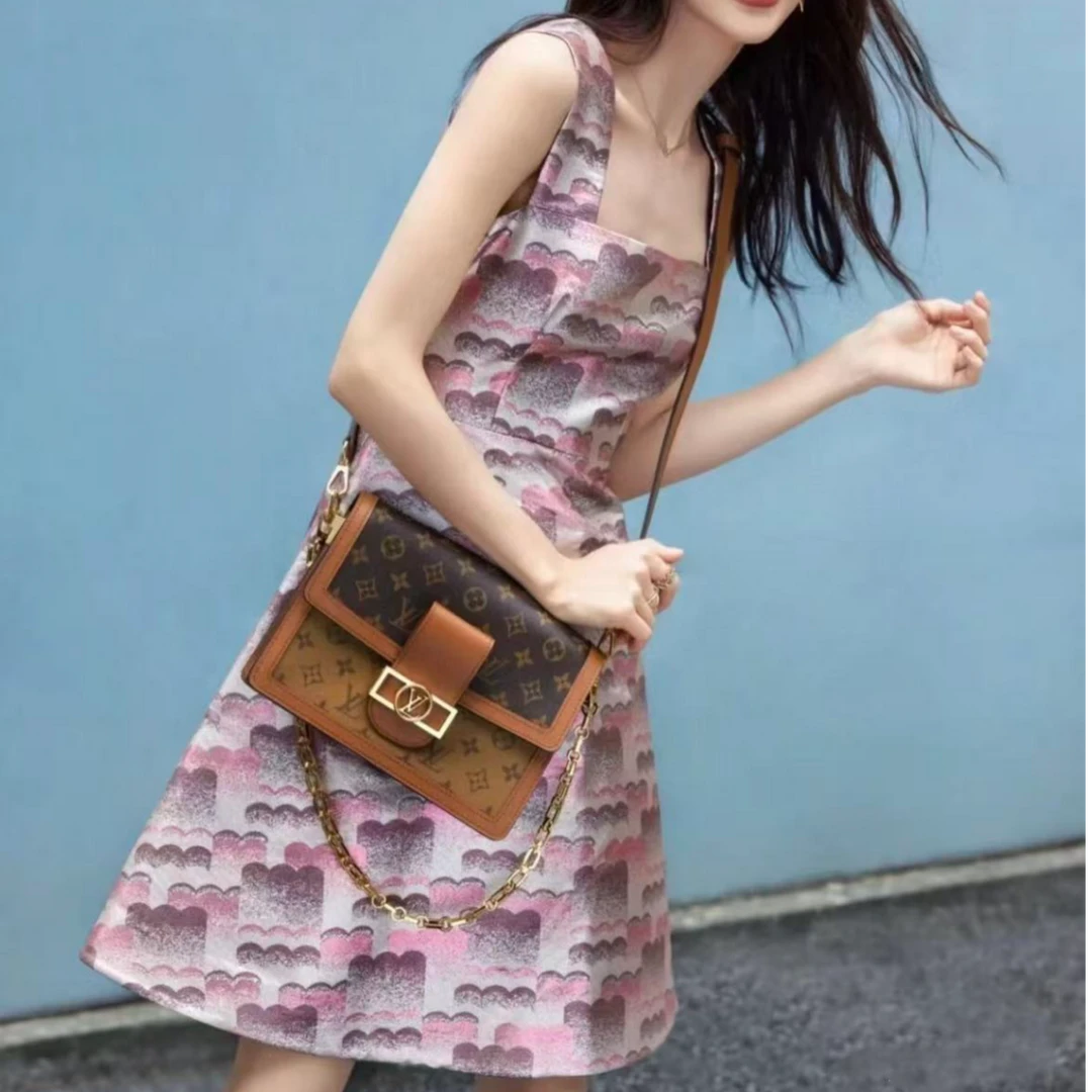 95新 LouisVuitton/路易威登 专柜价30000 芯片款中号达芙妮B5979