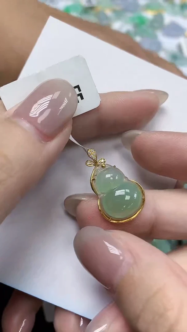 翡翠18K金镶嵌颈饰天然缅甸翡翠A货