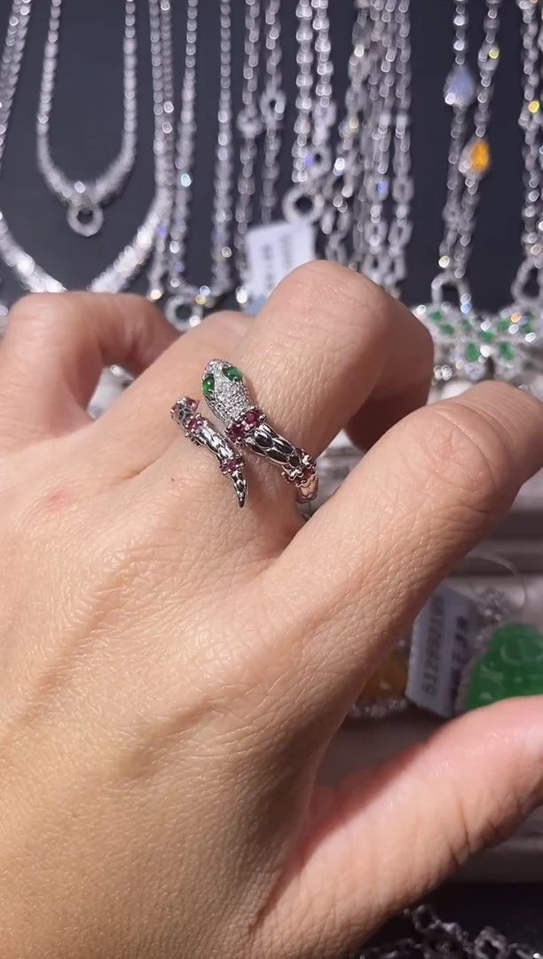 18K金镶嵌戒指翡翠戒指