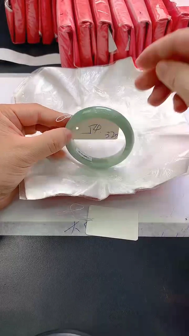 未镶嵌手镯翡翠33
