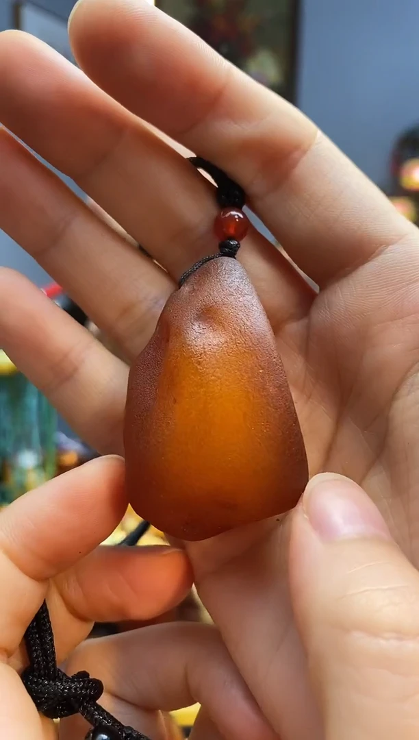 未镶嵌颈饰琥珀吊坠