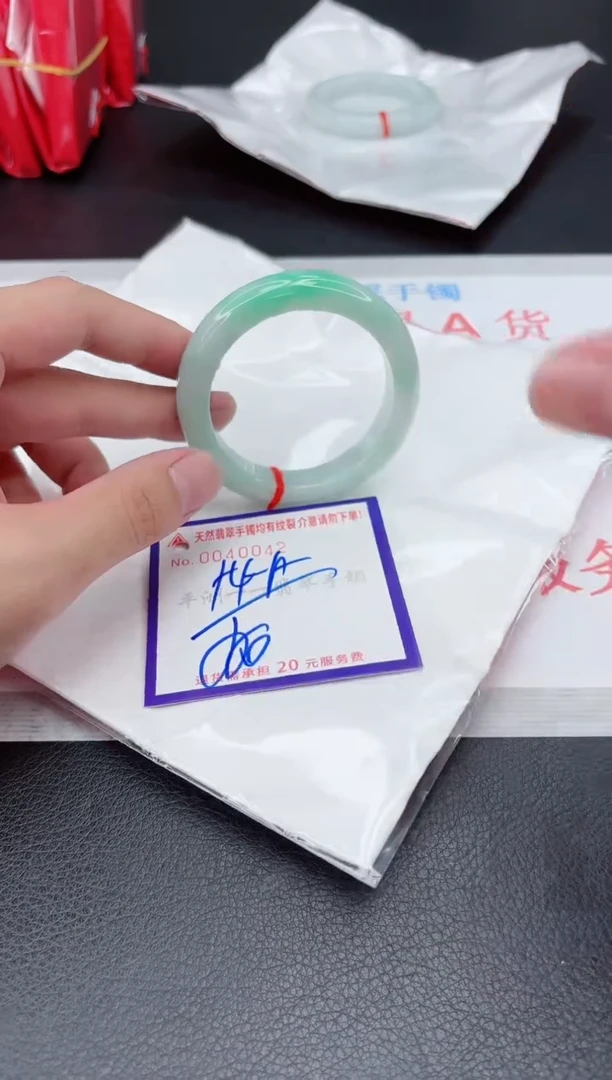 翡翠手镯未镶嵌1