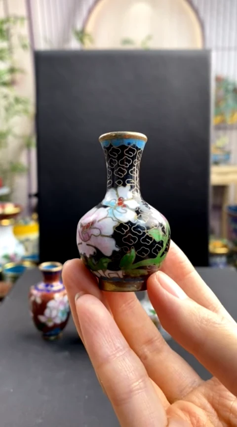 【闪购商品】非遗技艺 景泰蓝拇指瓶蝶恋花黑色