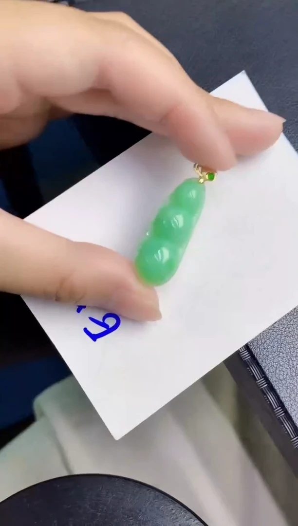 翡翠未镶嵌颈饰天然缅甸a货翡翠