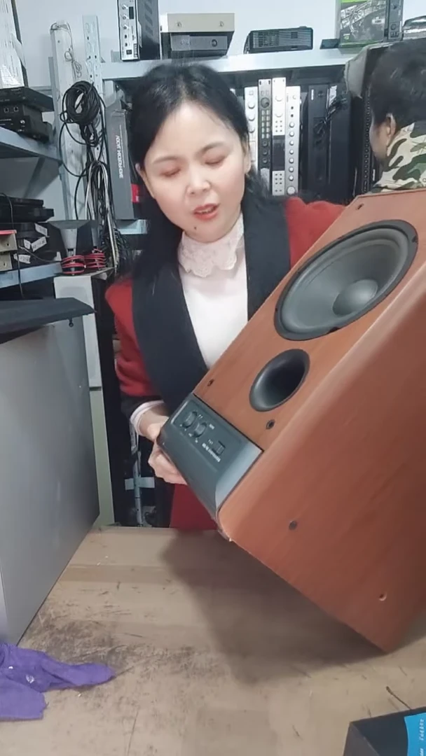 8新有源低音炮一个，不包邮运费到付