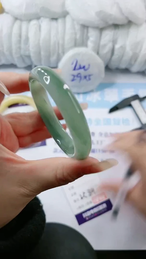 【闪购商品】石英质玉手镯未镶嵌多样性发货L589