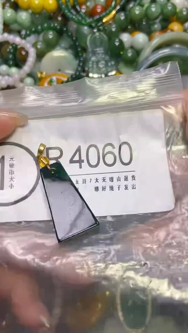 颈饰未镶嵌翡翠/R/翡翠A货，一件也是批发价