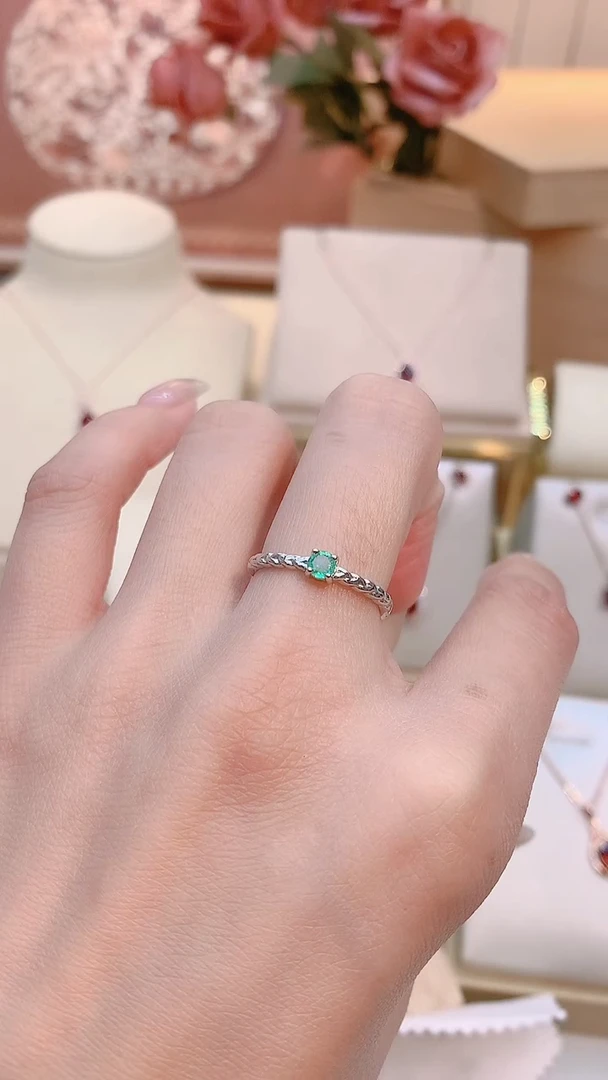 银S925镶嵌戒指祖母绿小幸运