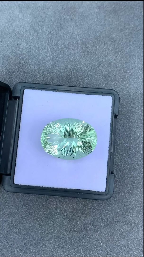 未镶嵌项链水晶42.9克拉