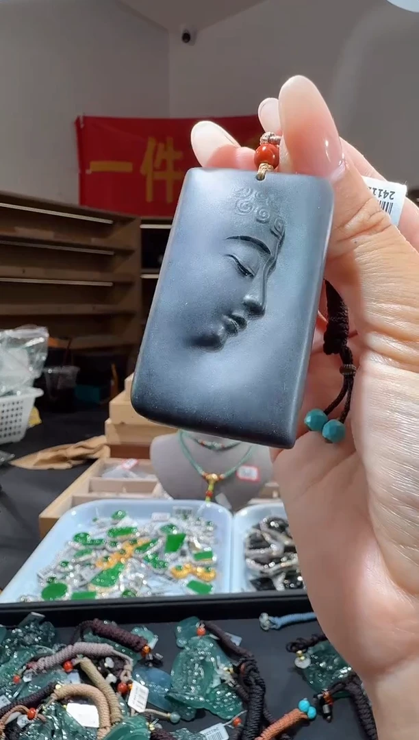 吊坠(不含链)未镶嵌翡翠佛观天下