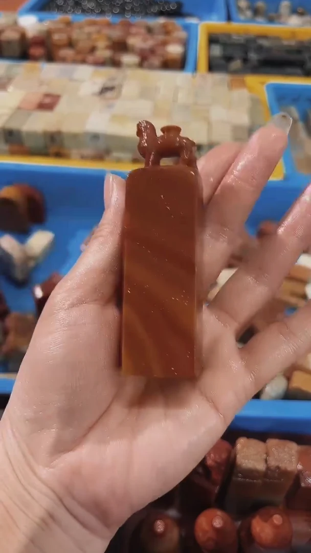 老挝石良*瑕疵不规则章带雕钮