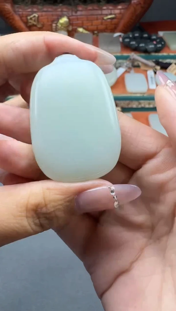 和田玉未镶嵌颈饰婷婷