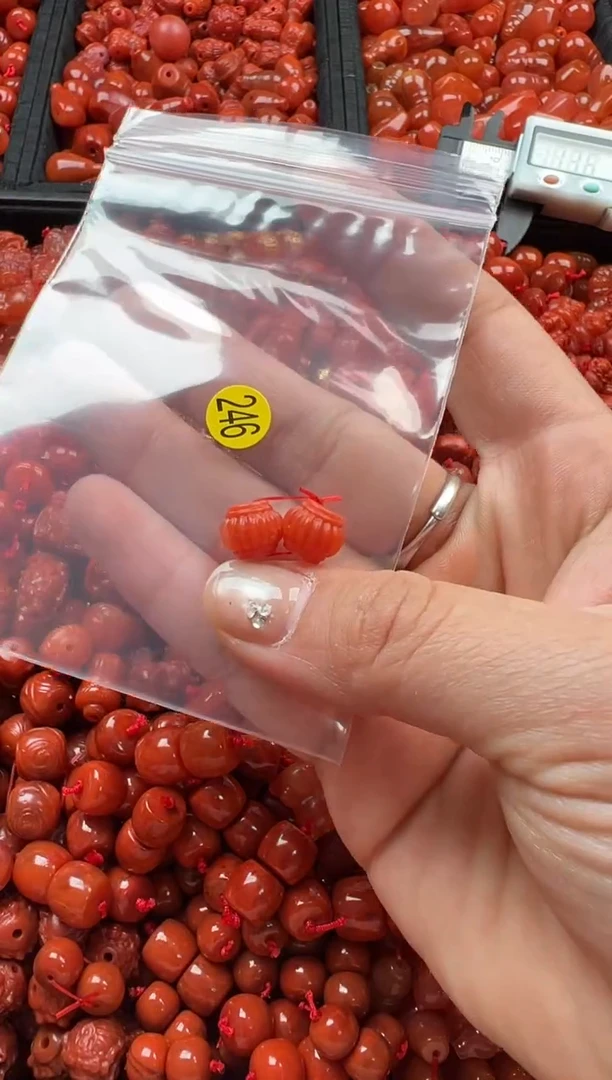 【闪购商品】南红玛瑙颈饰未镶嵌1