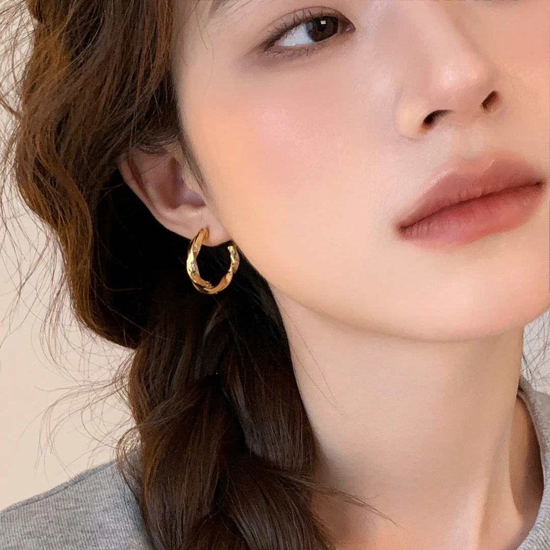 铜合金耳饰 金色莫比乌斯闪锆耳钉女时尚轻奢小众设计感百搭耳饰