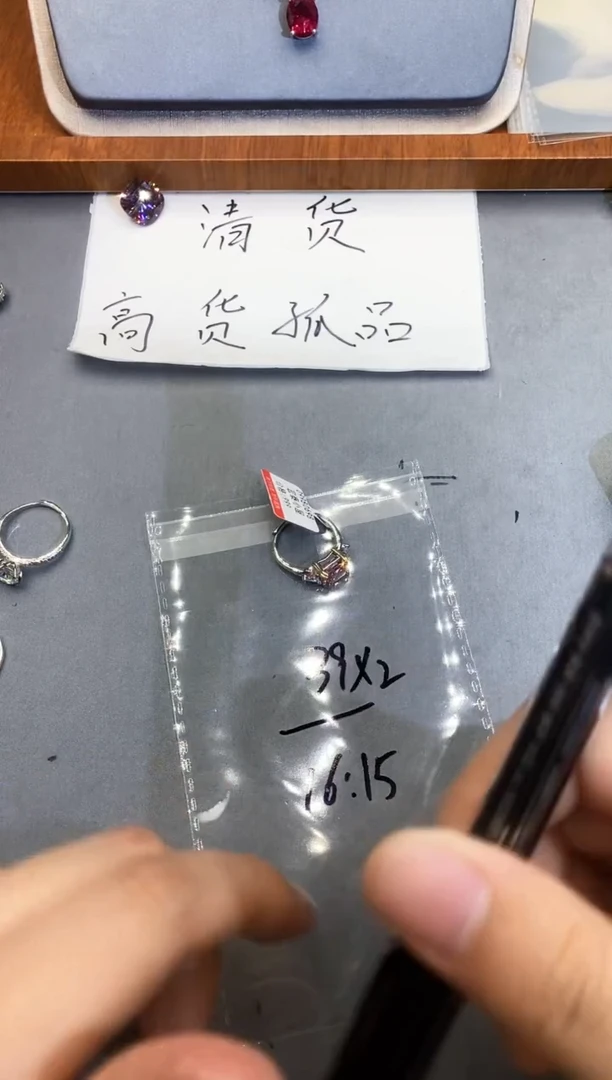 【闪购商品】合金石英质玉珠宝奇石1