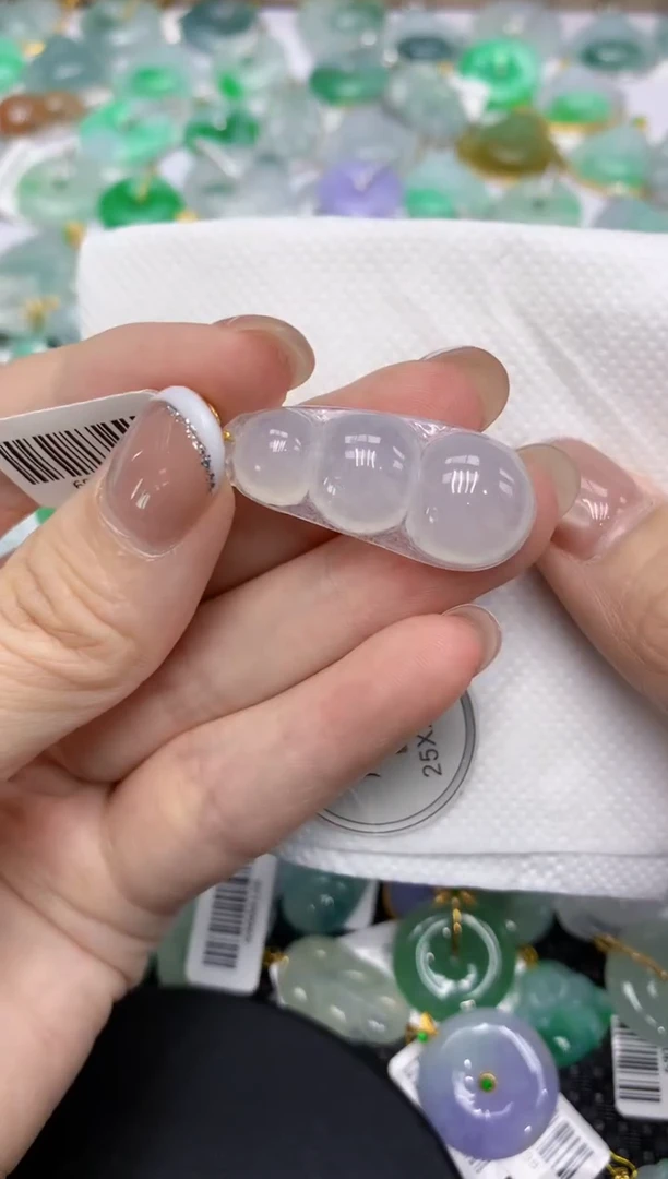 颈饰18K金镶嵌翡翠1111111111