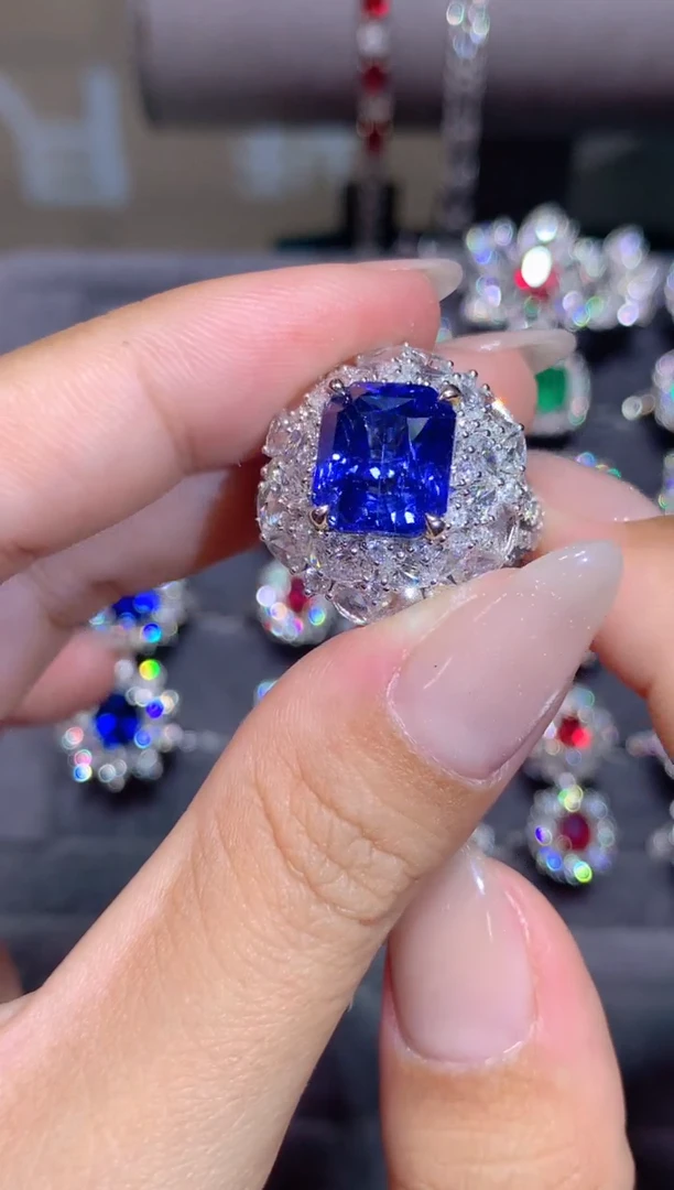 蓝宝石戒指18K金镶嵌7.8ct