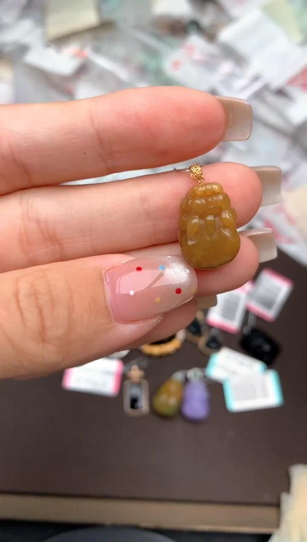 18K金镶嵌挂件翡翠一