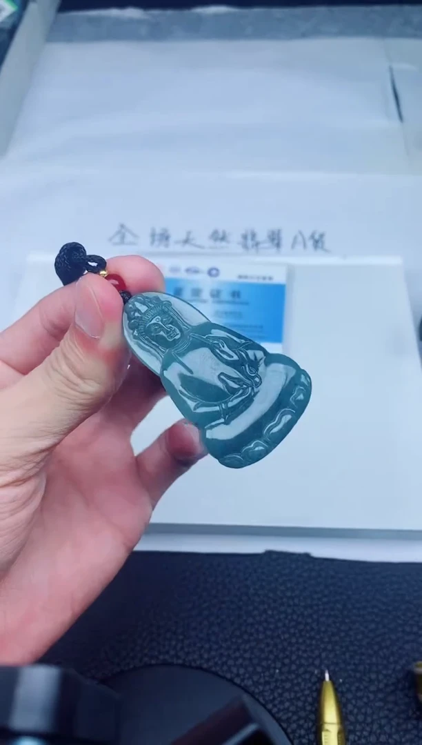 颈饰未镶嵌翡翠