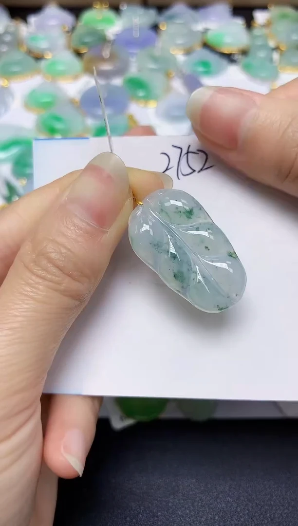 翡翠18K金镶嵌颈饰 天然翡翠A货
